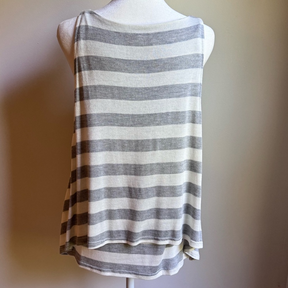 Johnny Becca Gray and Off-White Layered Striped Sleeveless Top Size Medium - Picture 3 of 6